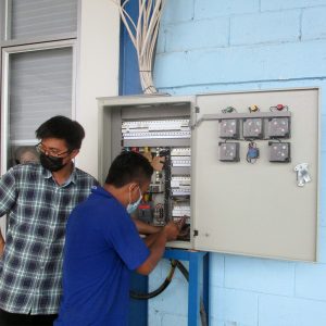 rakit panel listrik